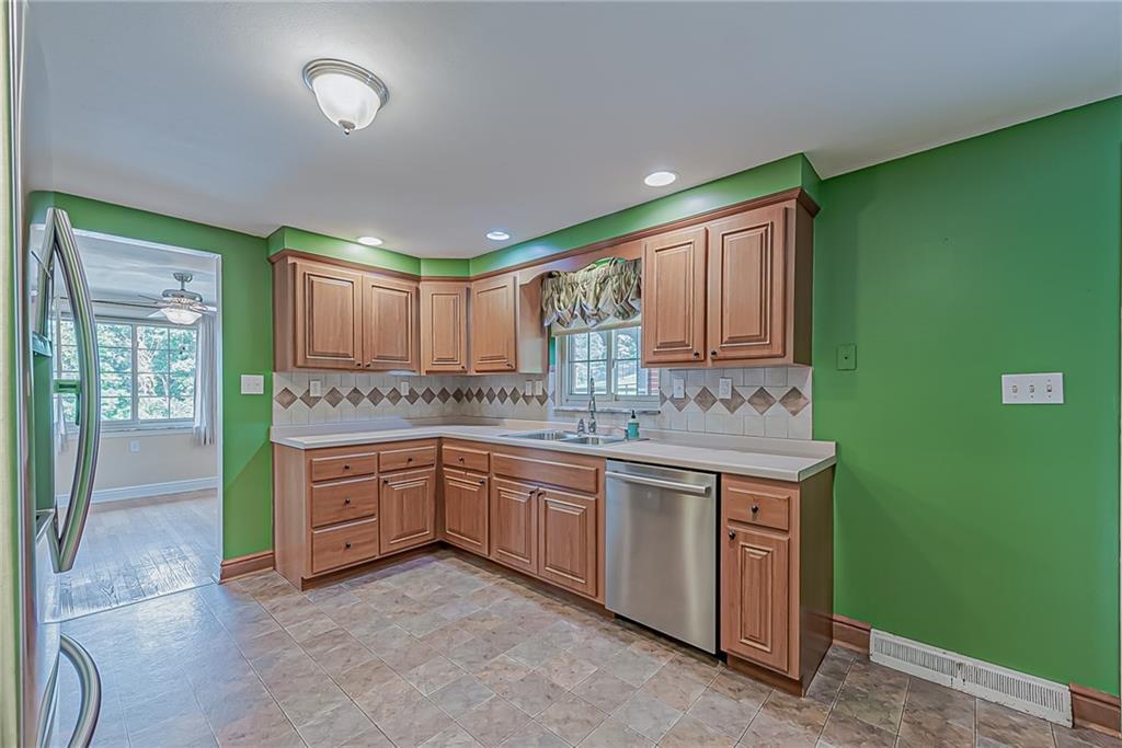 220 Thorne Road Washington, PA 15301 - Photo 8 of 25 Gallery Image 8