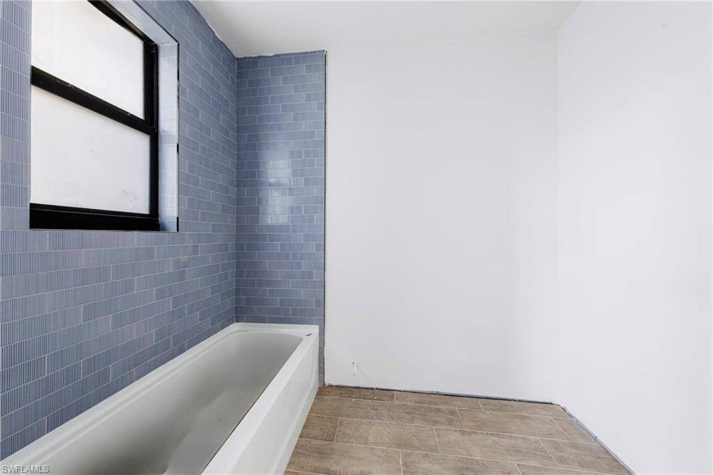 5461 Park Road Fort Myers, FL 33908 - Photo 23 of 41 a bathroom with a tub
