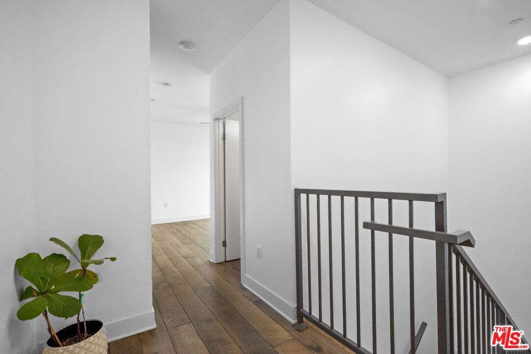 2974 Ripple Place, Unit 202 Los Angeles, CA 90039 - Photo 16 of 32 Gallery Image 16