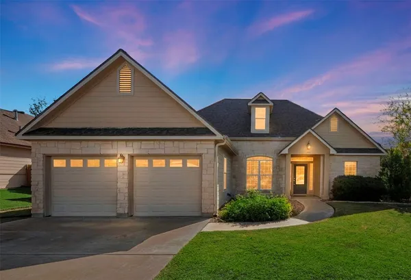 $325,000 | 365 Rose Mayer Loop, La Grange, TX 78945