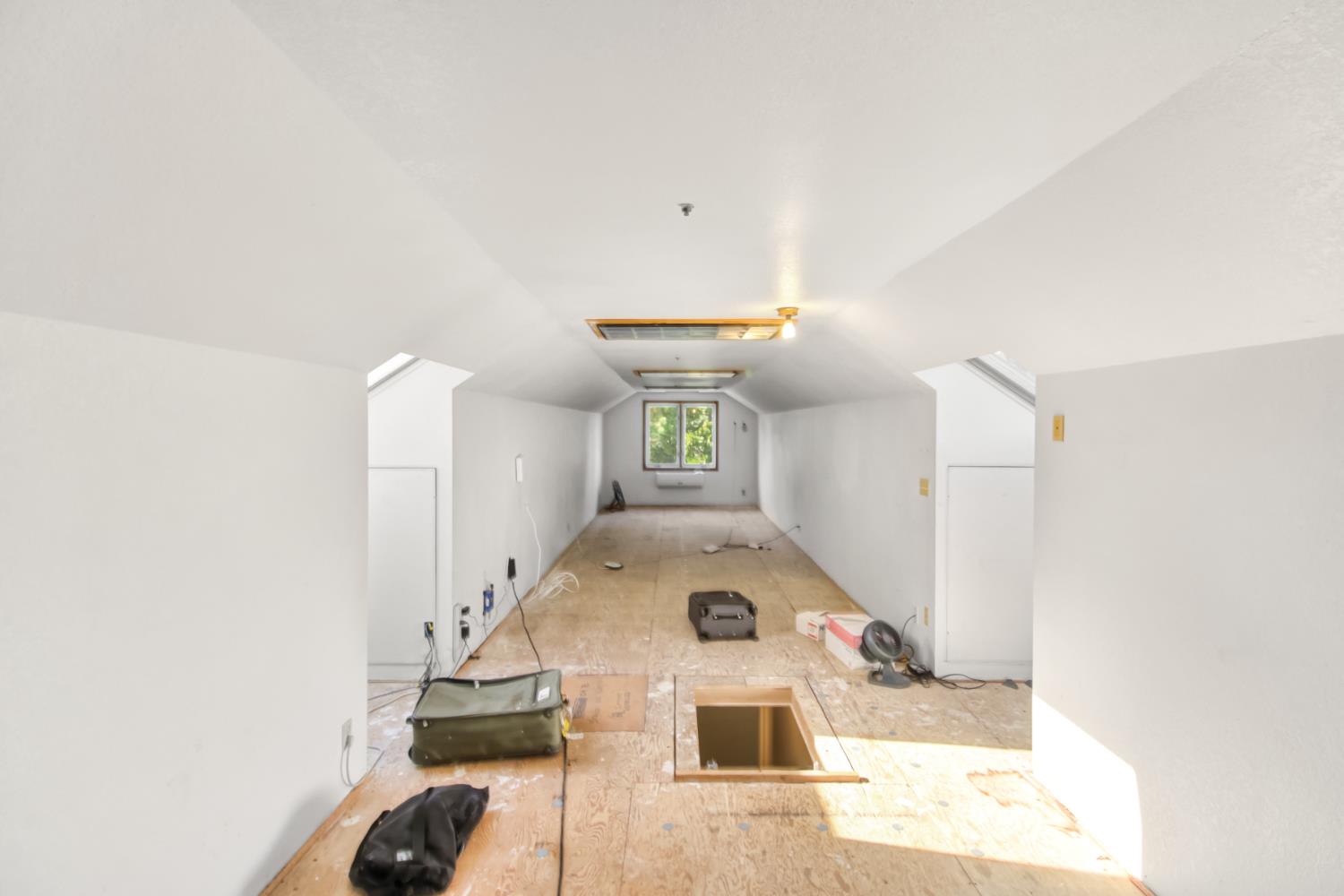 30640 County Road 86 Winters, CA 95694 - Photo 27 of 87 a view of entryway and hall