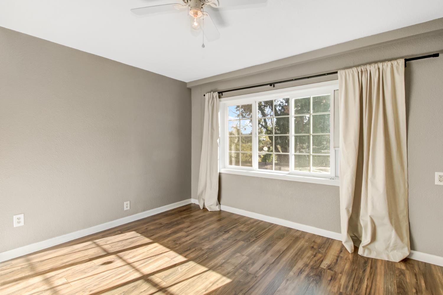 30640 County Road 86 Winters, CA 95694 - Photo 38 of 87 an empty room with wooden floor and windows