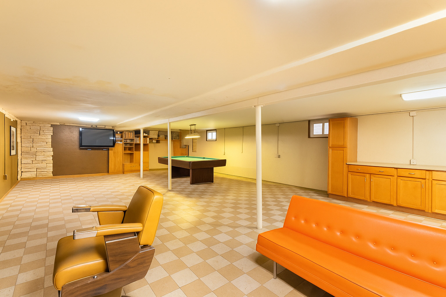 3807 Scoville Avenue Berwyn, IL 60402 - Photo 15 of 17 a living room with furniture