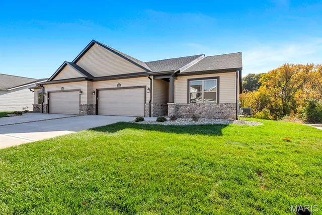 $387,500 | 206 Wrigley Field Drive, Bethalto, IL 62010