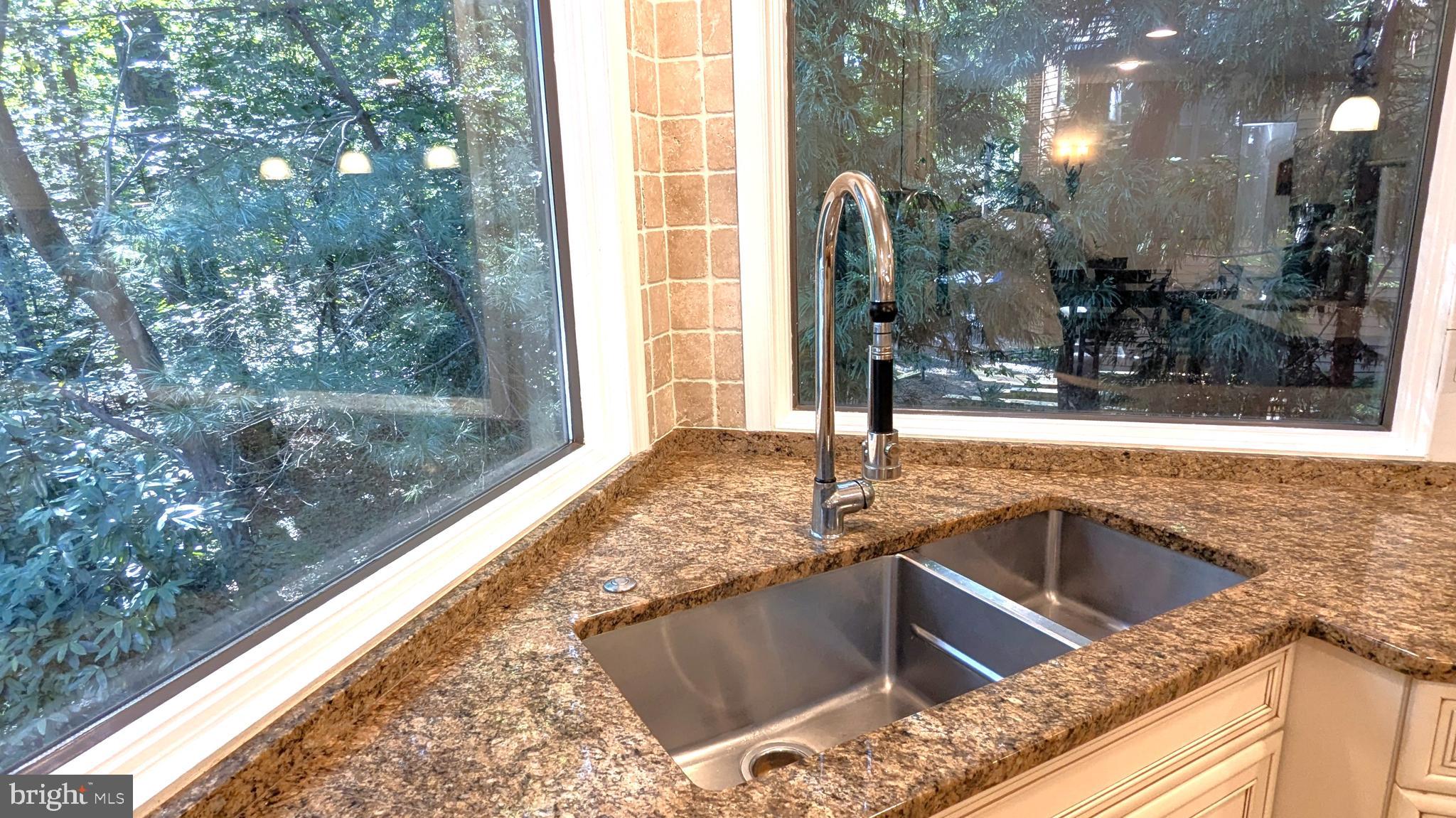 11577 Lake Newport Road Reston, VA 20194 - Photo 35 of 88