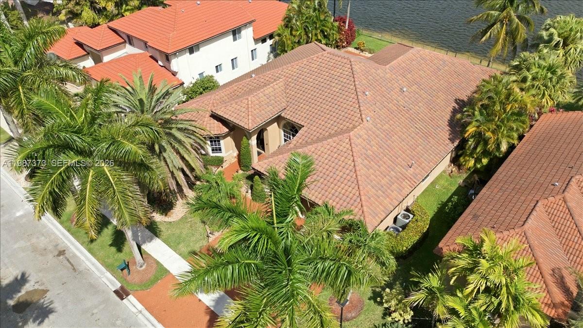 18631 Southwest 39th Street Miramar, FL 33029 - Photo 9 of 23 a backyard of a house with lots of green space