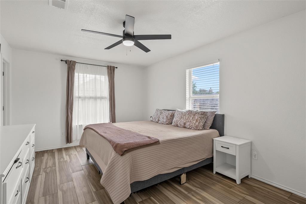 4209 Rance Lane Waco, TX 76708 - Photo 8 of 26 a bedroom with a bed and a window
