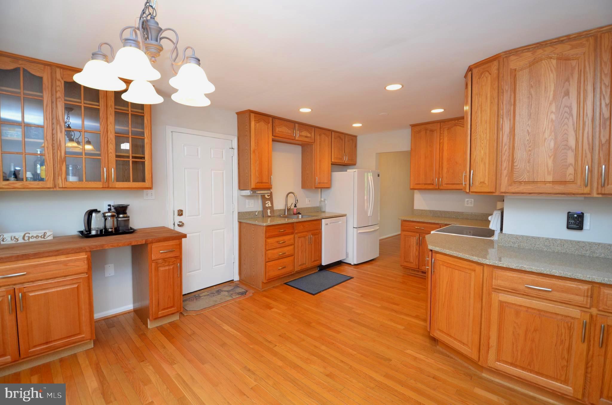 6302 Glenbard Road Burke, VA 22015 - Photo 3 of 26 Gallery Image 3
