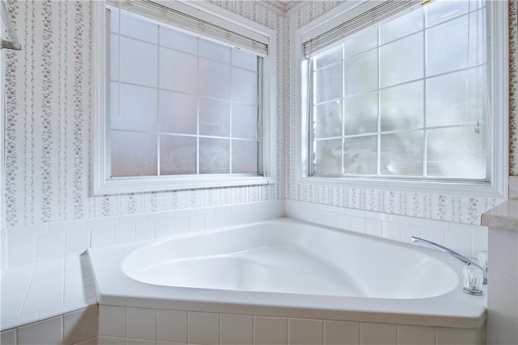190 Cambridge Way Covington, GA 30016 - Photo 23 of 51 a bathroom with bathtub and window
