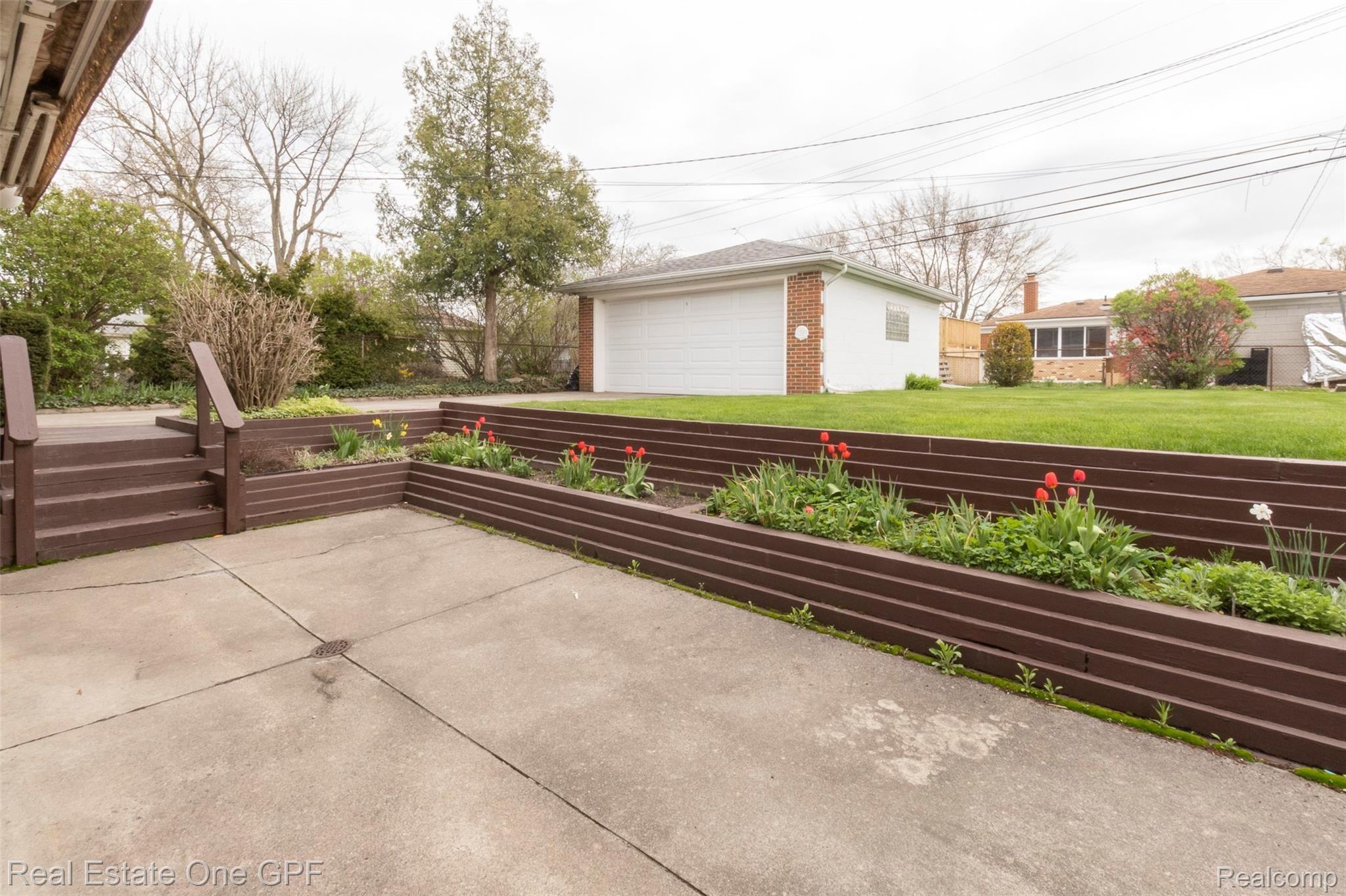18210 Rainbow Road Fraser, MI 48026 - Photo 38 of 41 039- 18021 Rainbow Road - OnDemand Pix Photography.jpg