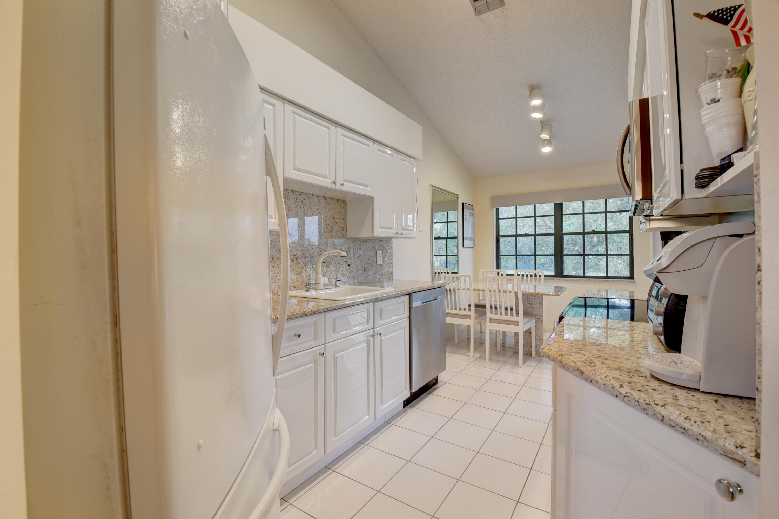 17380 Boca Club Boulevard, Unit 307 Boca Raton, FL 33487 - Photo 6 of 28 REMODELED KITCHEN
