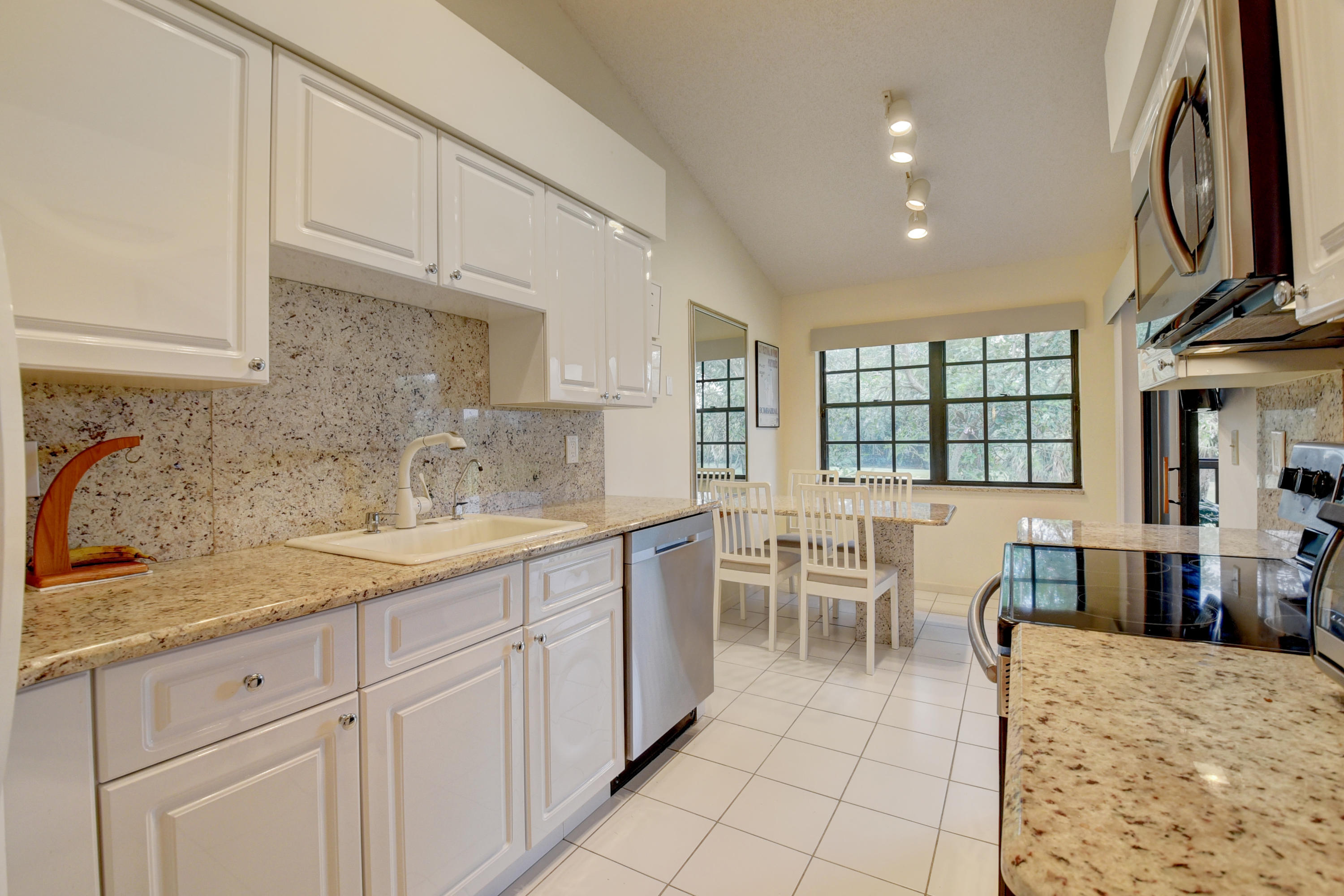 17380 Boca Club Boulevard, Unit 307 Boca Raton, FL 33487 - Photo 7 of 28 REMODELED KITCHEN