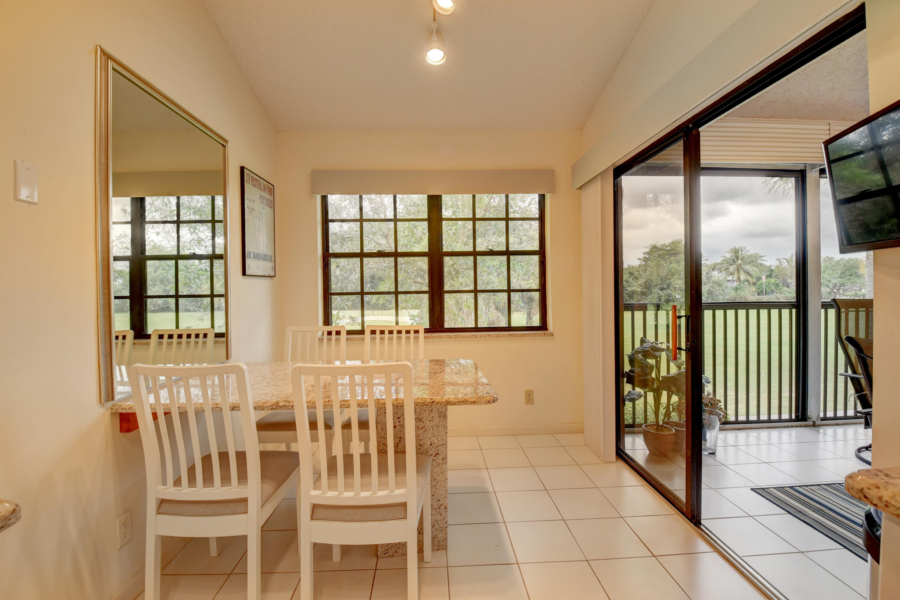 17380 Boca Club Boulevard, Unit 307 Boca Raton, FL 33487 - Photo 9 of 28 EAT-IN KITCHEN