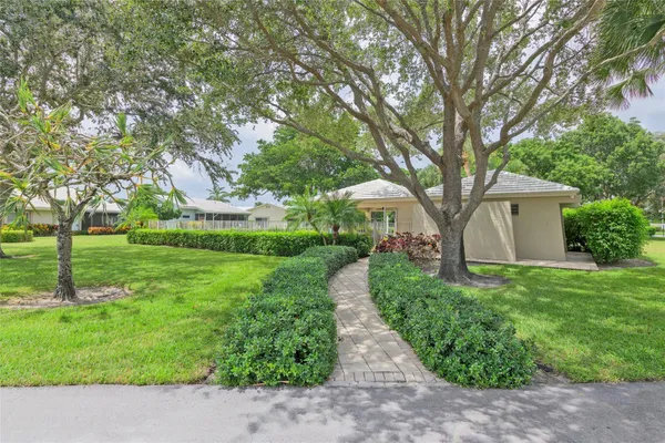 a view of a house with a backyard