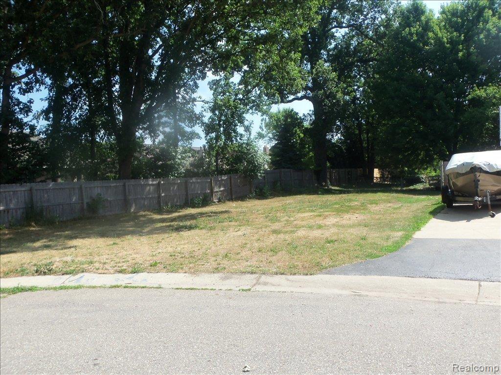 2405 Harrison Avenue Rochester, MI 48307 - Photo 4 of 6 side yard from road