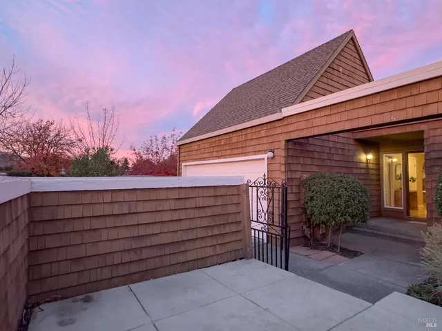 $925,000 | 327 Buttercup Court, Sonoma, CA 95476