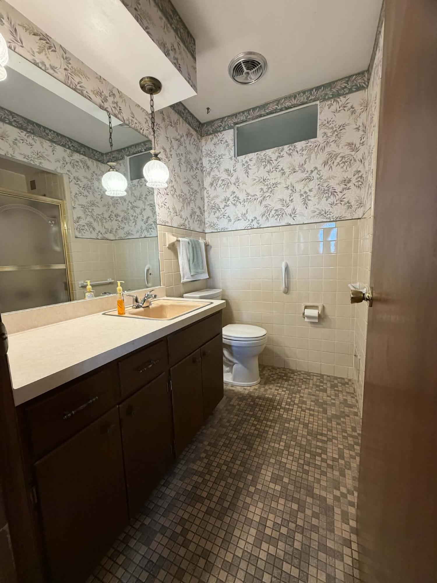 3904 Wilshire Drive Racine, WI 53402 - Photo 19 of 38 12e78d8c-e65a-46eb-b901-48bb43c355c3