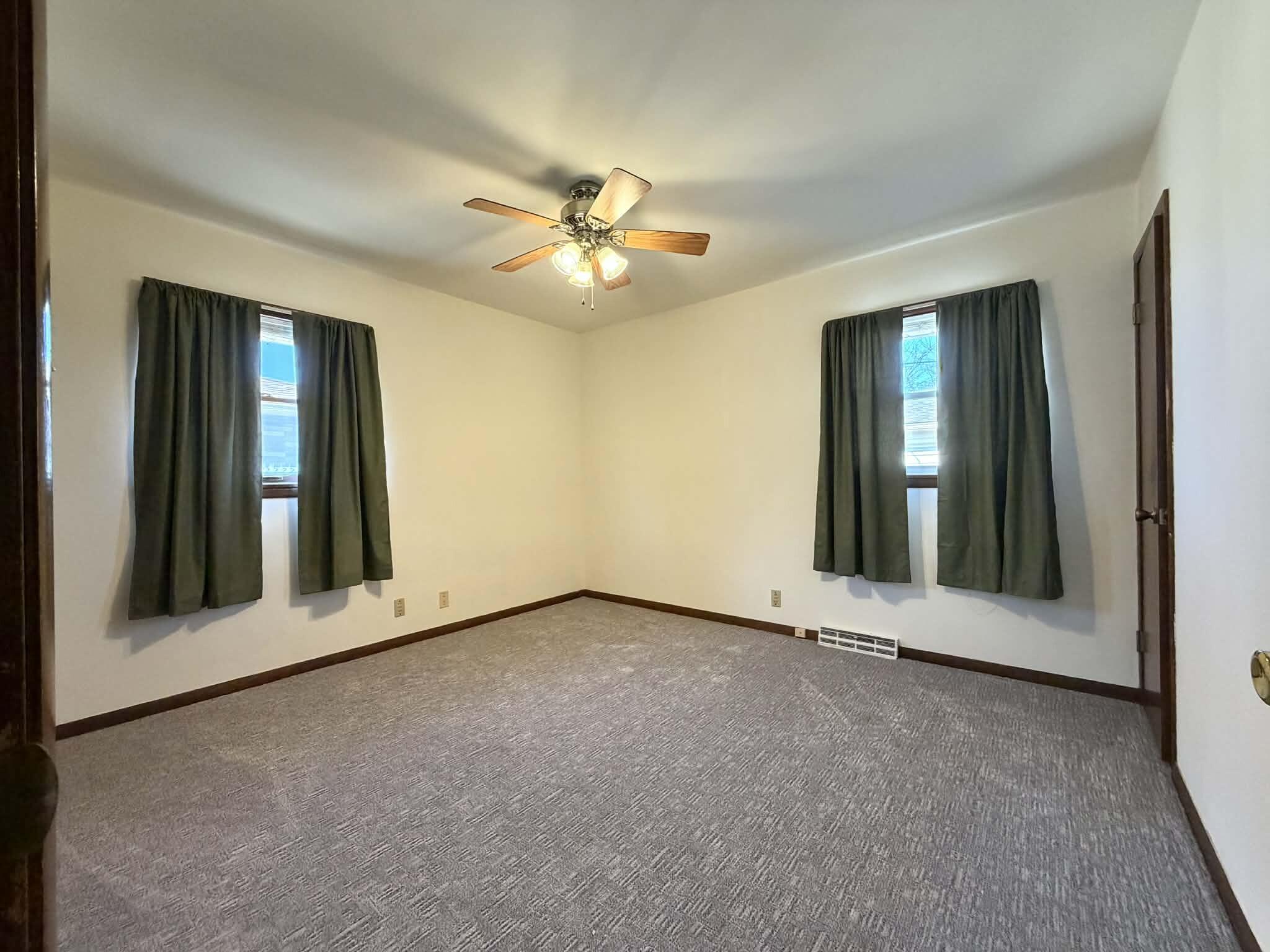 3904 Wilshire Drive Racine, WI 53402 - Photo 33 of 38 ed26cbdc-fce5-48c3-a295-1d421d022967