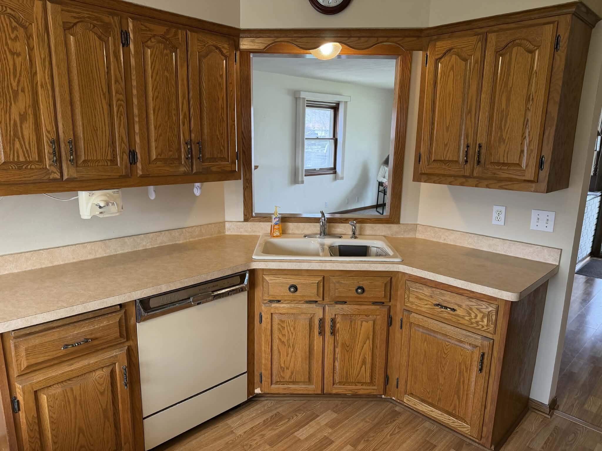 3904 Wilshire Drive Racine, WI 53402 - Photo 5 of 38 c844c657-b07b-4d08-a89e-2a852bfa28a9