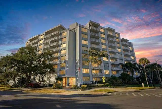 $655,000 | 700 Beach Drive Northeast, Unit 302, St. Petersburg, FL 33701