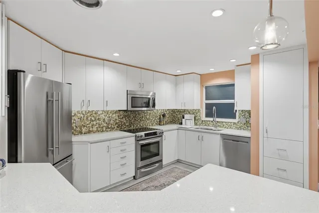 $655,000 | 700 Beach Drive Northeast, Unit 302, St. Petersburg, FL 33701