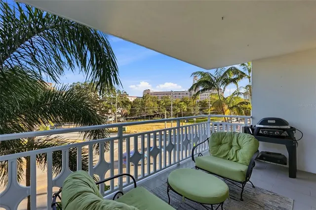 $655,000 | 700 Beach Drive Northeast, Unit 302, St. Petersburg, FL 33701