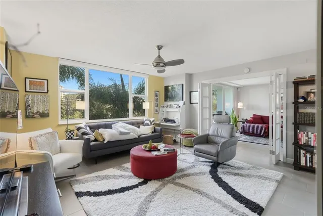 $655,000 | 700 Beach Drive Northeast, Unit 302, St. Petersburg, FL 33701