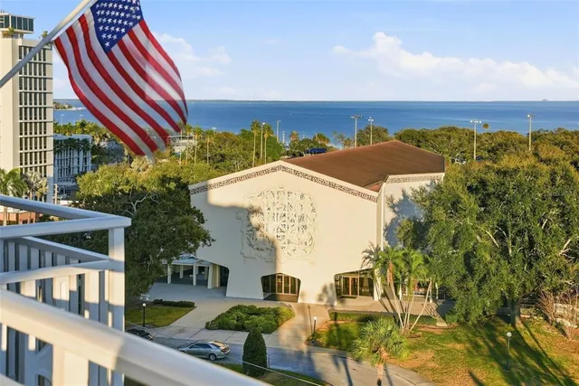 $655,000 | 700 Beach Drive Northeast, Unit 302, St. Petersburg, FL 33701