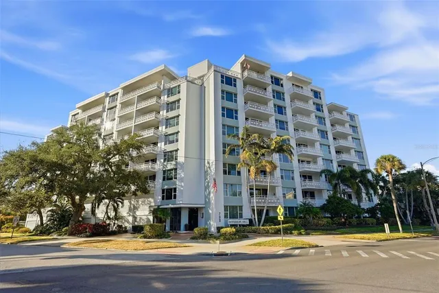 $655,000 | 700 Beach Drive Northeast, Unit 302, St. Petersburg, FL 33701