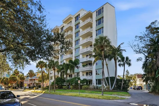 $655,000 | 700 Beach Drive Northeast, Unit 302, St. Petersburg, FL 33701