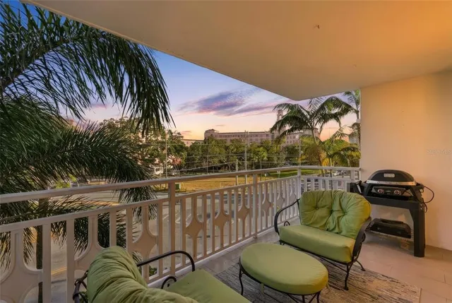 $655,000 | 700 Beach Drive Northeast, Unit 302, St. Petersburg, FL 33701