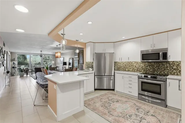 $655,000 | 700 Beach Drive Northeast, Unit 302, St. Petersburg, FL 33701