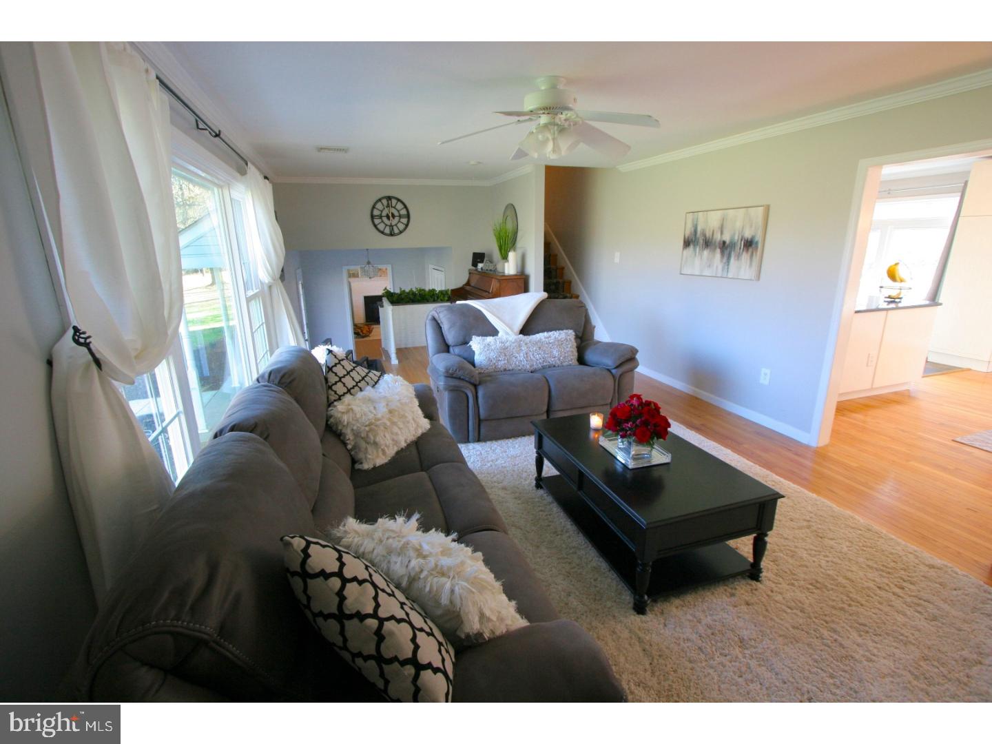131 Hill Church Road Spring City, PA 19475 - Photo 4 of 25 Living Room