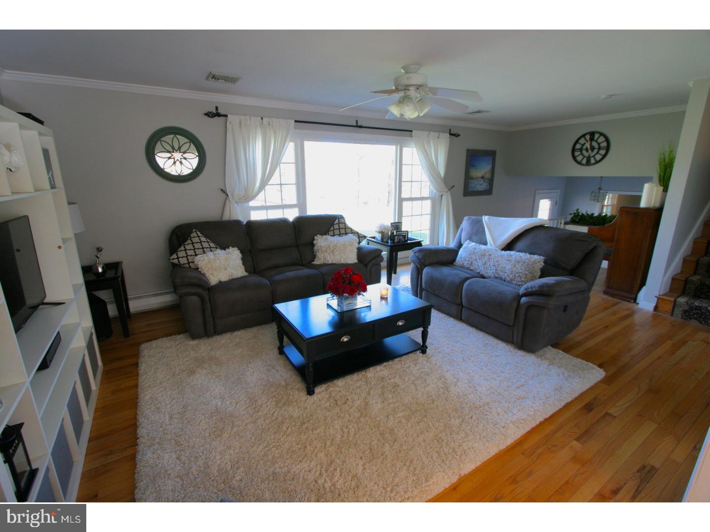 131 Hill Church Road Spring City, PA 19475 - Photo 5 of 25 Living Room