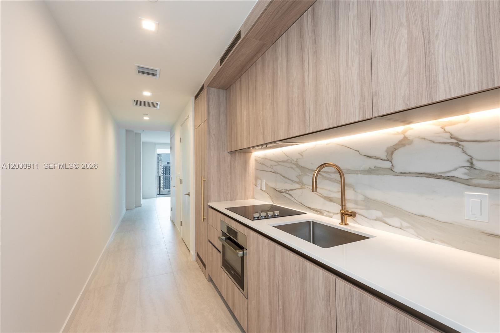 77 Southeast 5th Street, Unit 1804 Miami, FL 33131 - Photo 8 of 27