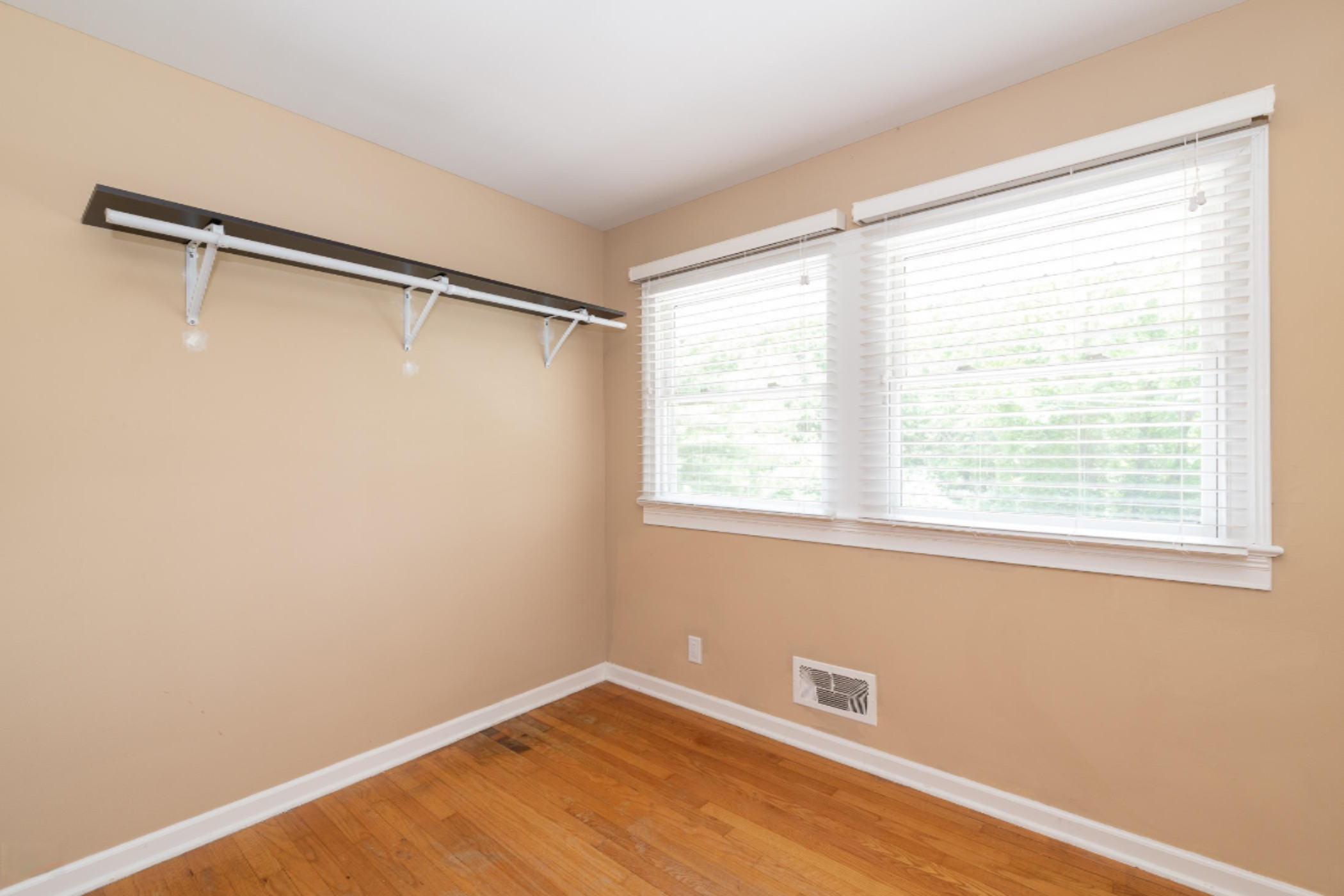 2420 Angling Road Kalamazoo, MI 49008 - Photo 17 of 57 2420 Angling-17