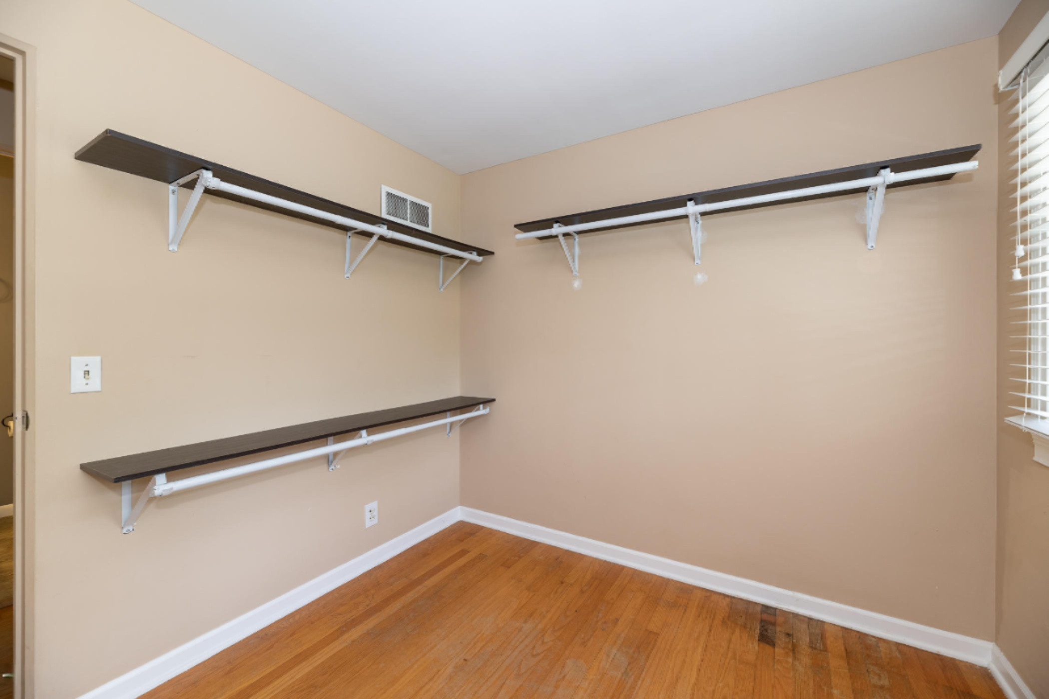 2420 Angling Road Kalamazoo, MI 49008 - Photo 19 of 57 2420 Angling-19