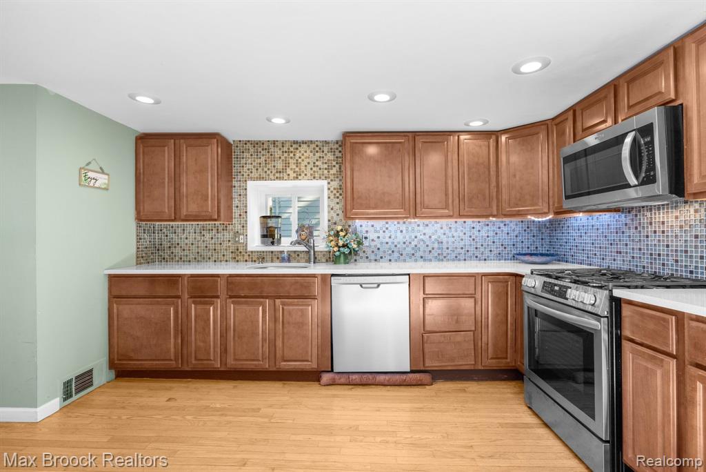 1449 Rosedale Avenue Sylvan Lake, MI 48320 - Photo 8 of 38