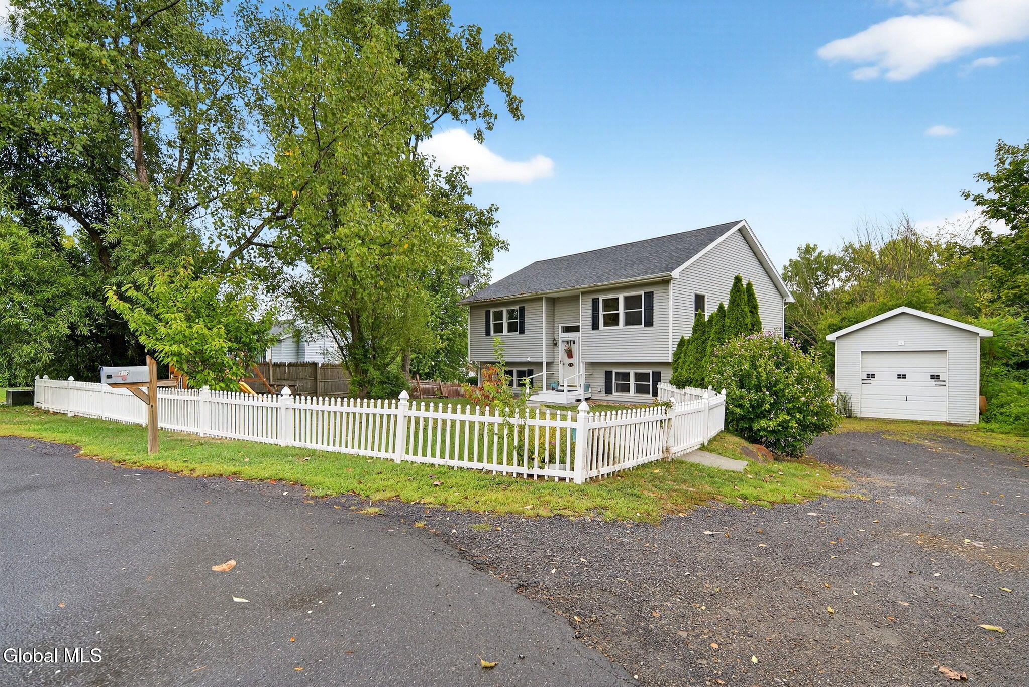 113 Royal Road Stockport, NY 12173 - Photo 3 of 26 26-web-or-mls-026-022_DSC05883