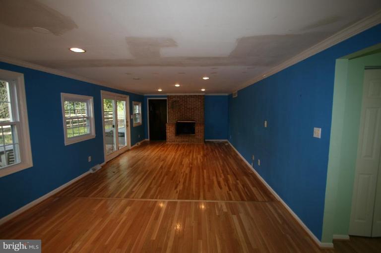 9303 Mellenbrook Road Columbia, MD 21045 - Photo 4 of 14 Huge Fam Room off Kitchen