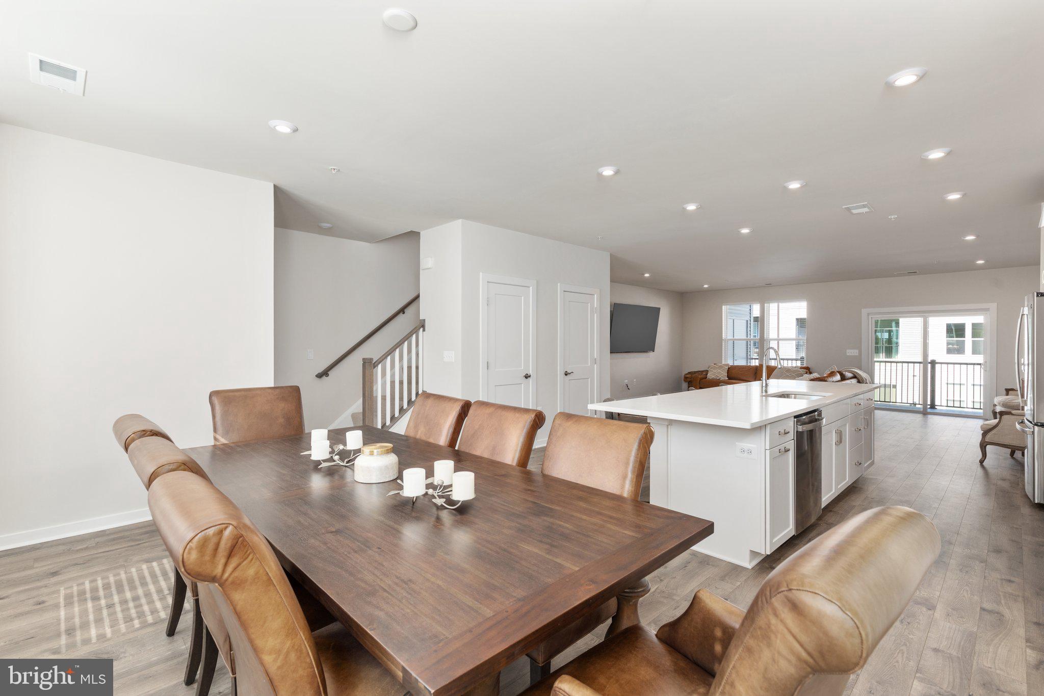 44485 Wolfhound Square Ashburn, VA 20147 - Photo 13 of 31 Dining Room + Kitchen | Main Level