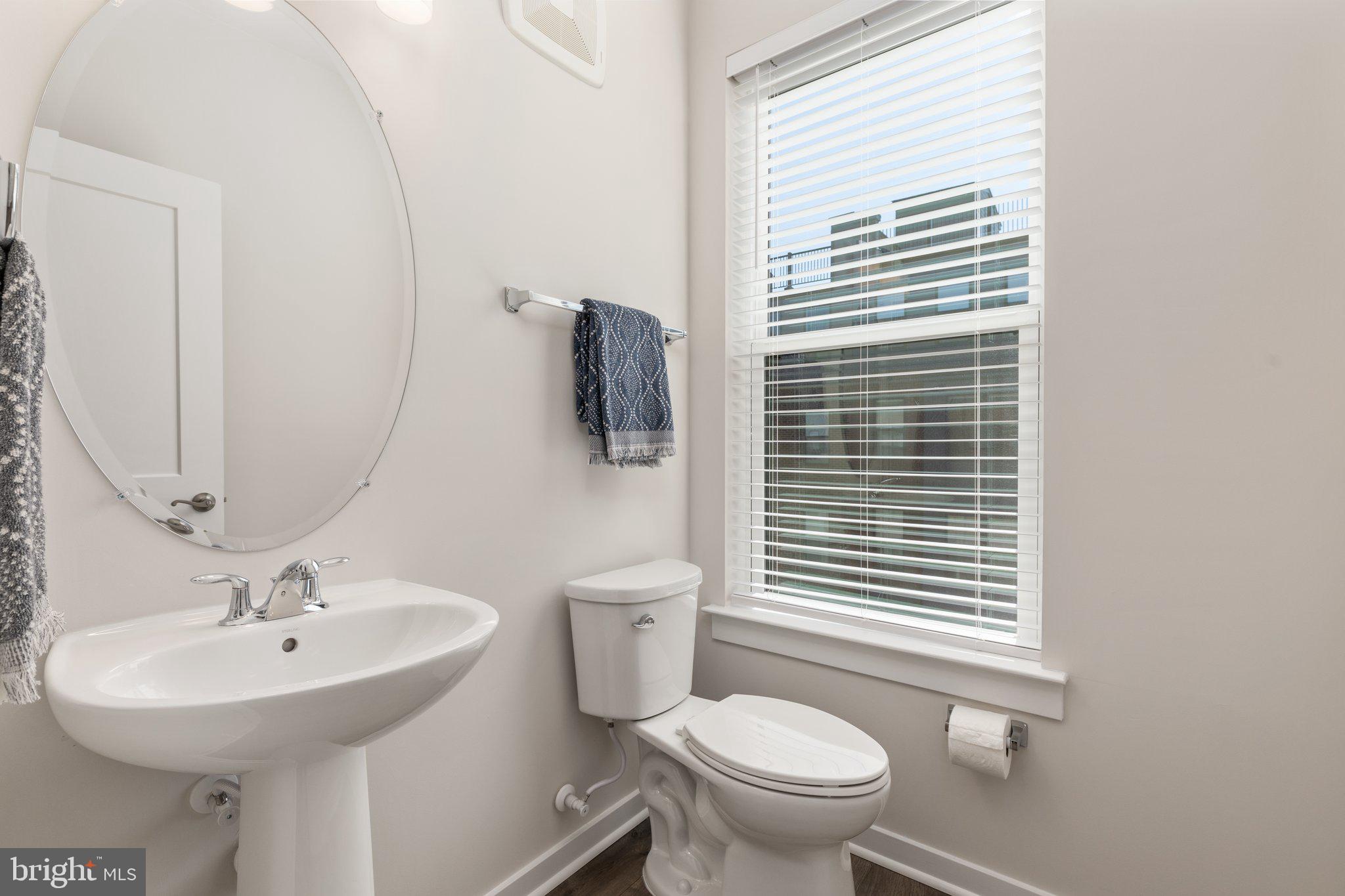 44485 Wolfhound Square Ashburn, VA 20147 - Photo 14 of 31 Powder Room | Main Level