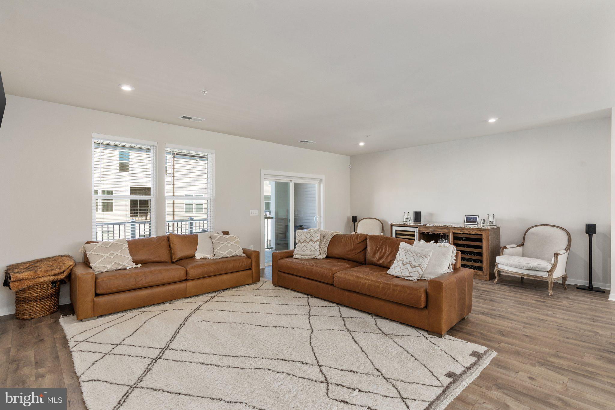 44485 Wolfhound Square Ashburn, VA 20147 - Photo 8 of 31 Living Room | Main Level