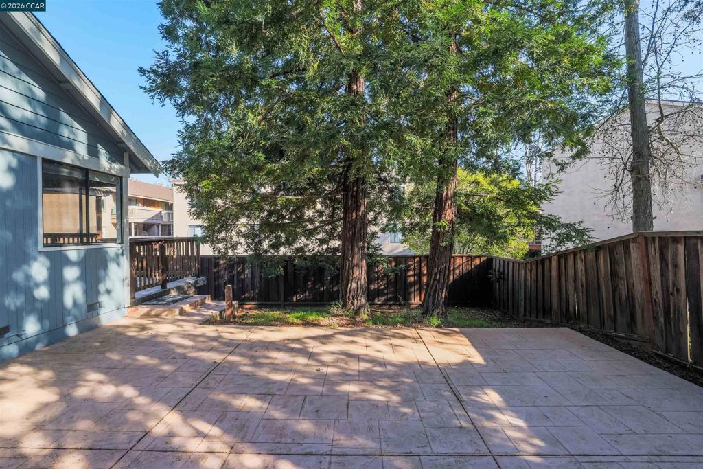 2-2 Donegal Way Martinez, CA 94553 - Photo 25 of 27 Side yard 2