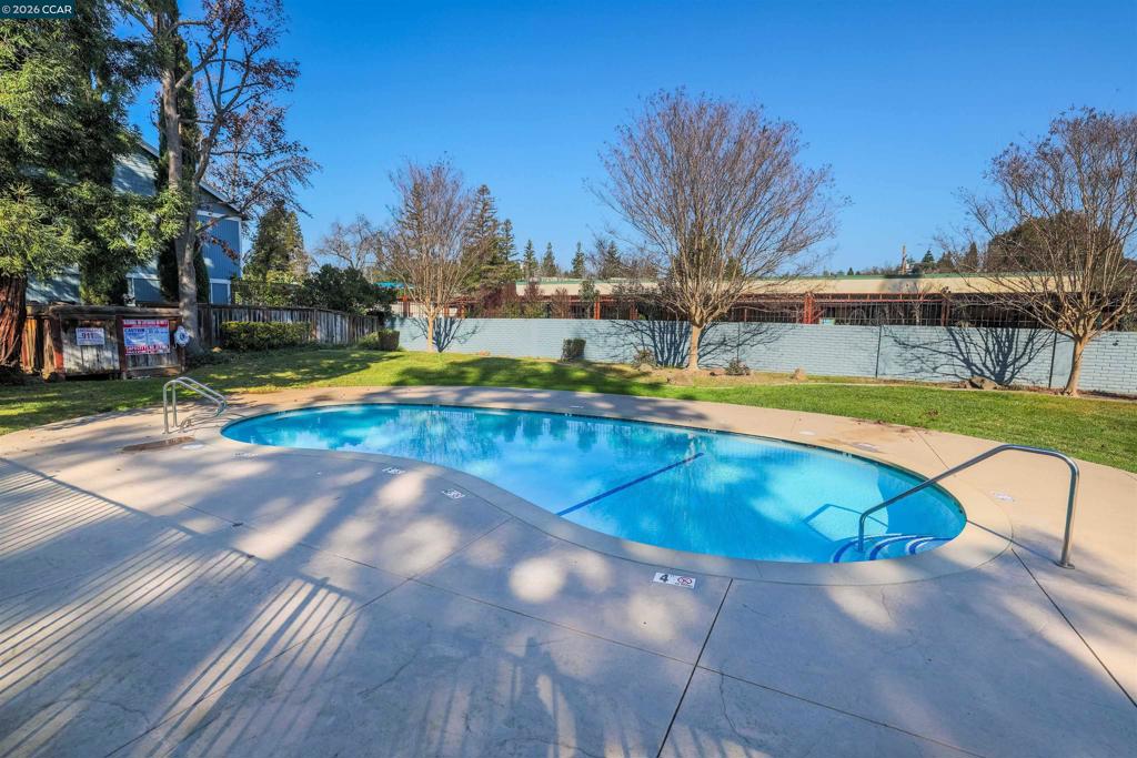 2-2 Donegal Way Martinez, CA 94553 - Photo 27 of 27 Community pool