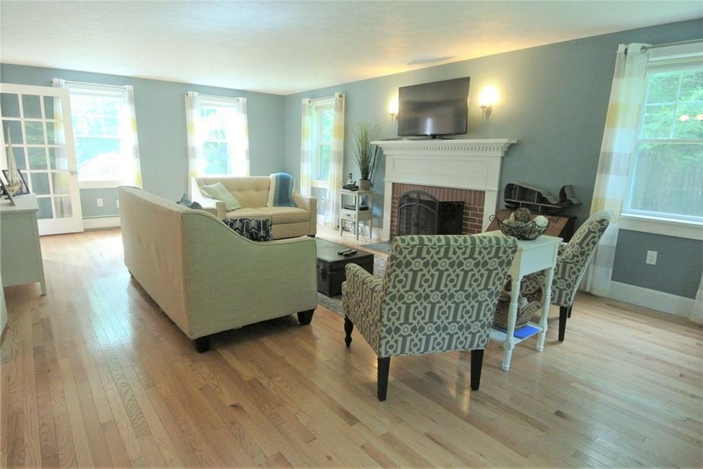 118 Burnham Road Scarborough, ME 04074 - Photo 13 of 22 Living Room
