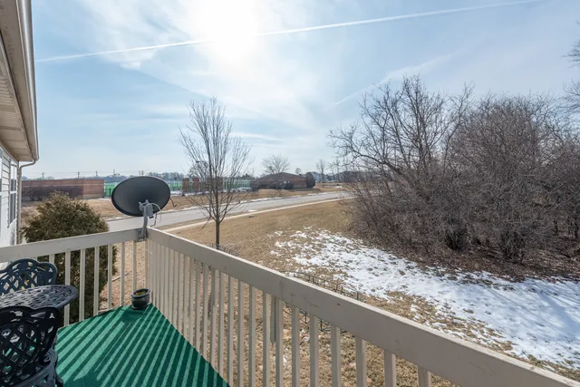 $1,800 | 974 North Village Drive, Unit 4, Round Lake Beach, IL 60073