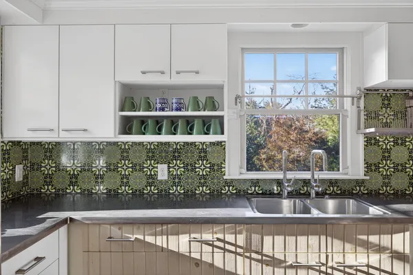 $2,100,000 | 9 Towhee Lane, Truro, MA 02666