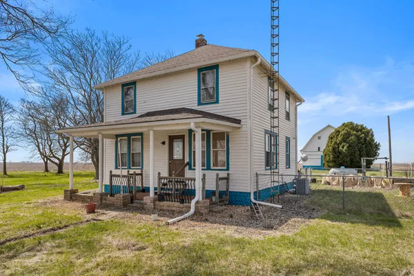 $214,900 | 3147 County Road 400 East, Fisher, IL 61843
