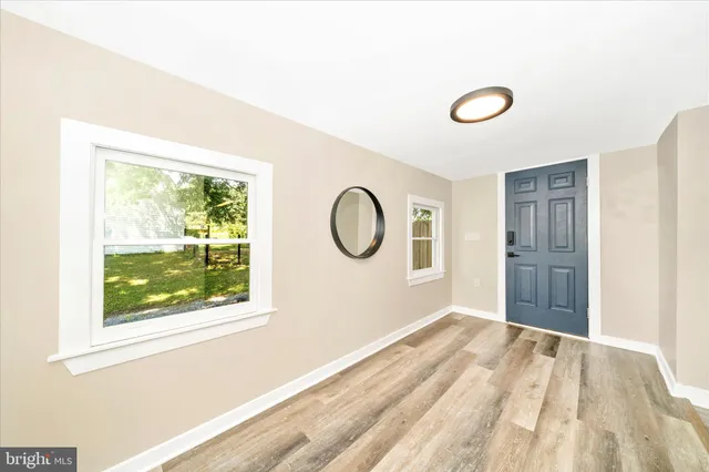 a view of a livingroom with wooden floor and closet